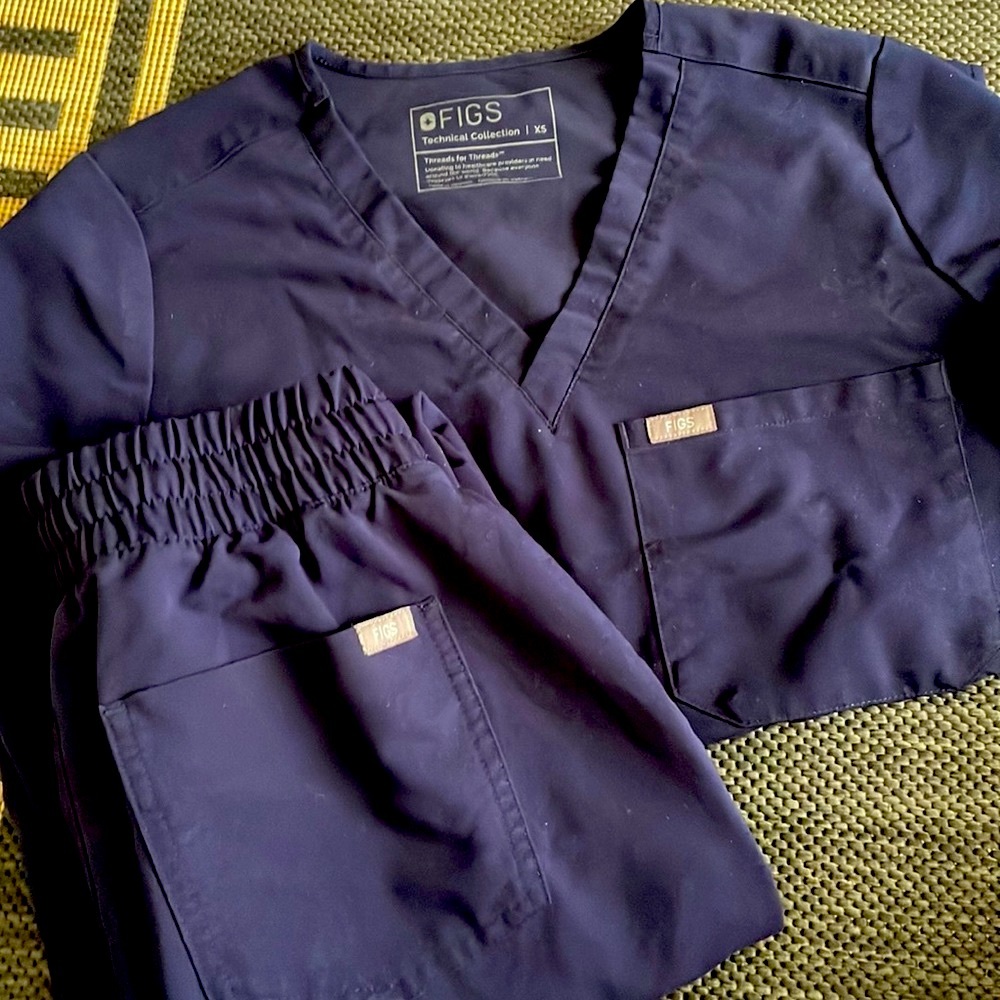 FULL SET: Figs Catarina Scrub Top & Zamora Bottoms